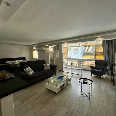 6 By Homing Apartment